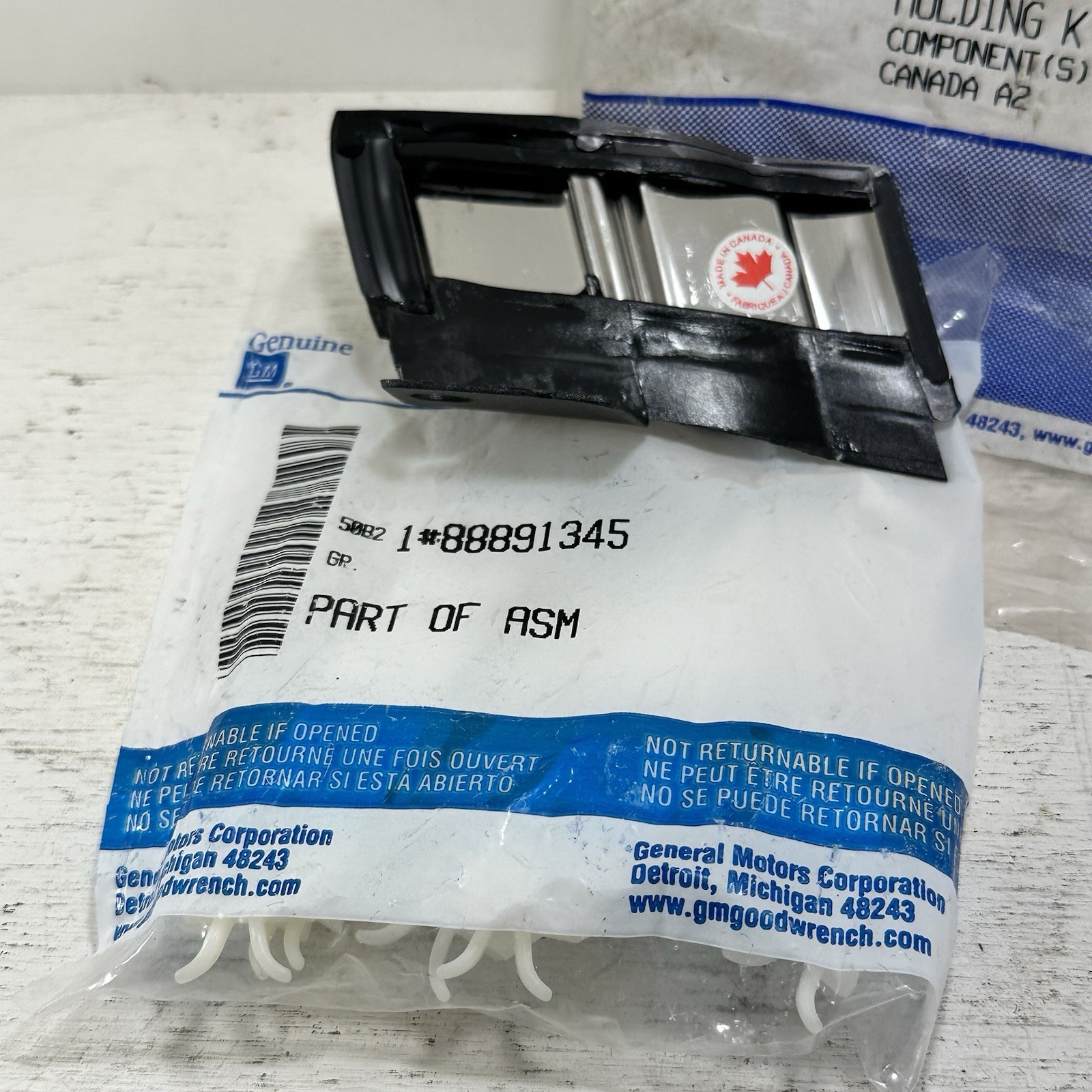 New OEM GM 88891345 Buick Lesabre Custom Limited RH fender moulding trim Kit NOS
