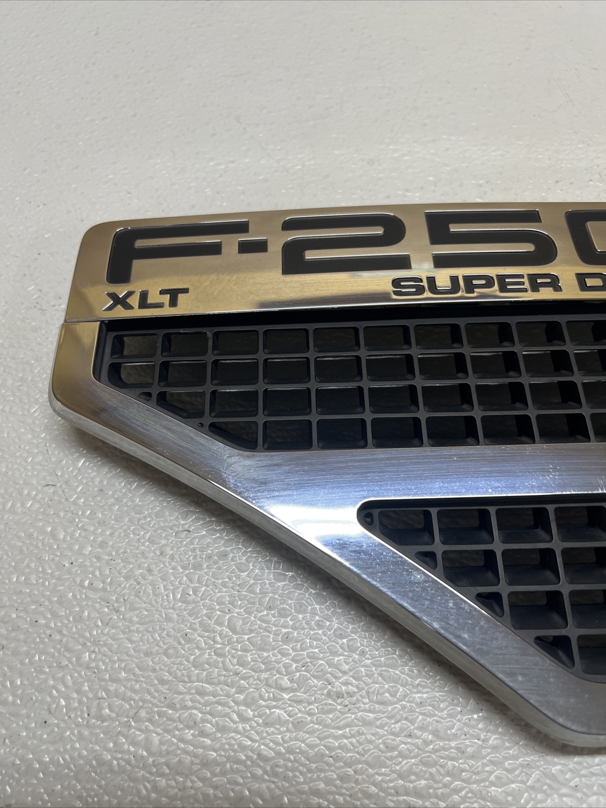 08-10 Ford F-250 Super Duty XLT Driver Side Emblem Badge OEM 8C34-25000A72-A