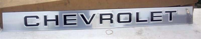 1988-97 CHEVY TRUCK CK REAR TAIL GATE MOLDING CHEVROLET NEW GM NOS 15569393