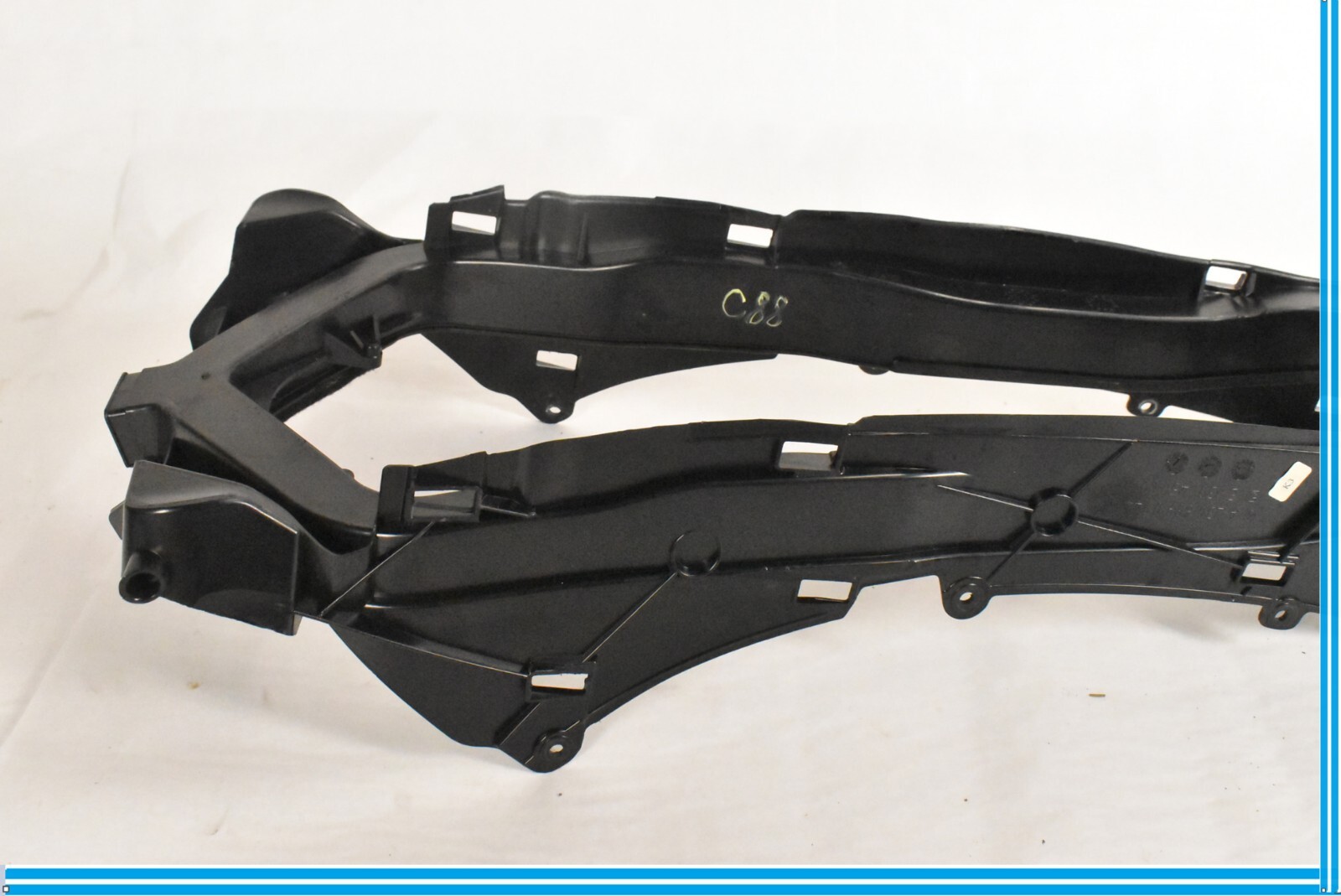 2003 – 2006 MERCEDES BENZ CL CLASS C215 BRACKET TRIM ARMREST CONSOLE CENTER OEM