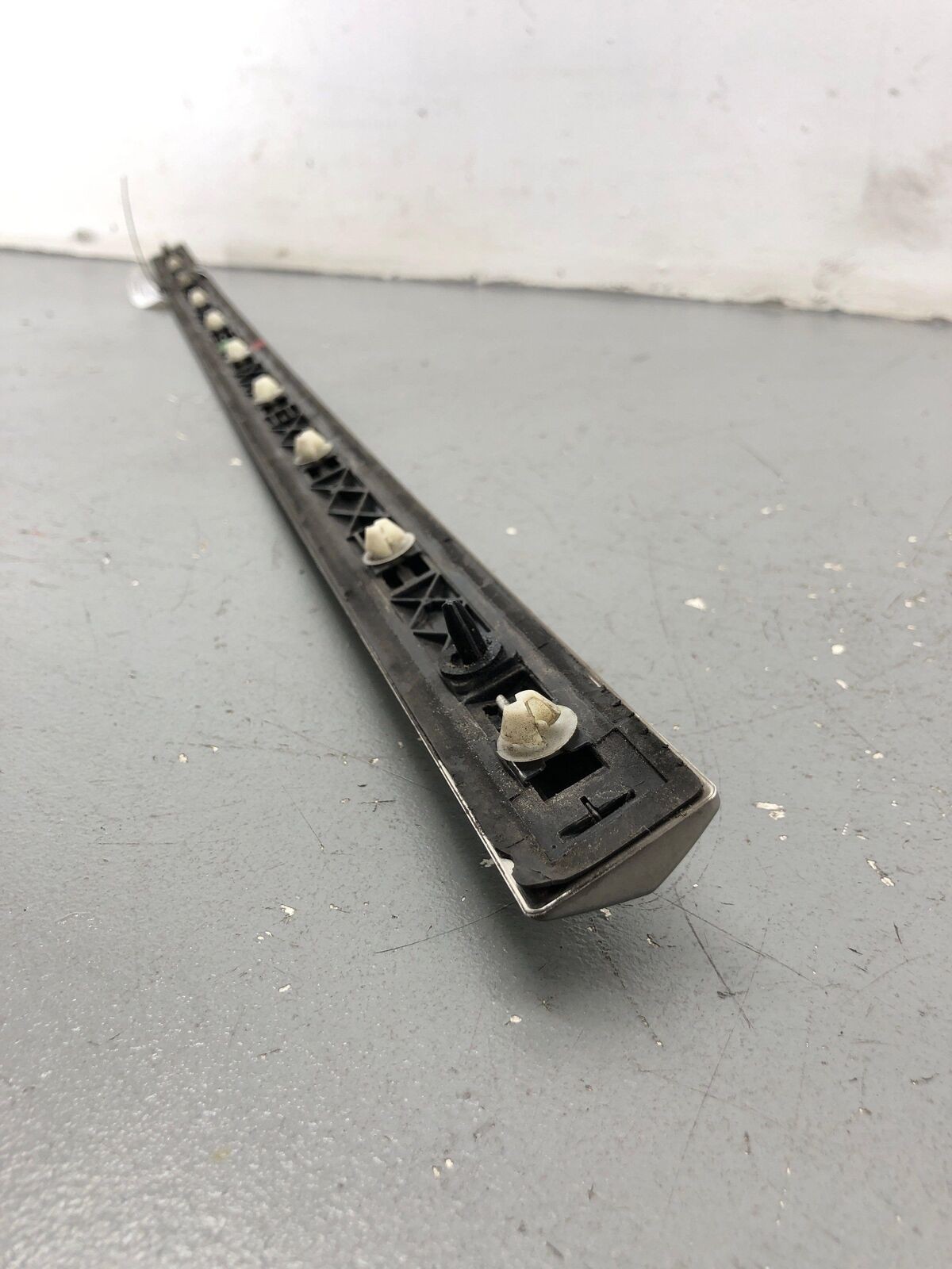 2016-2019 Bmw M760I Front Right Door Lower Moulding Trim Bronze 5113-7364352 Oem