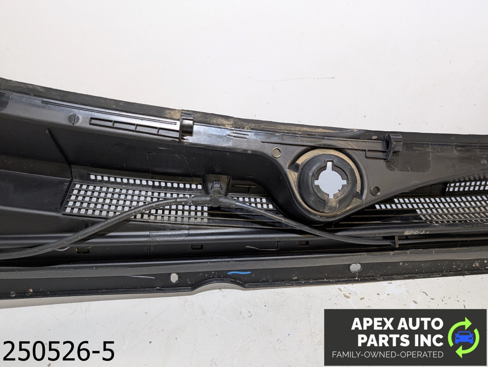 OEM 2019-2025 Chevrolet Malibu FRONT WINDSHIELD WIPER COWL PANEL COVER GRILLE