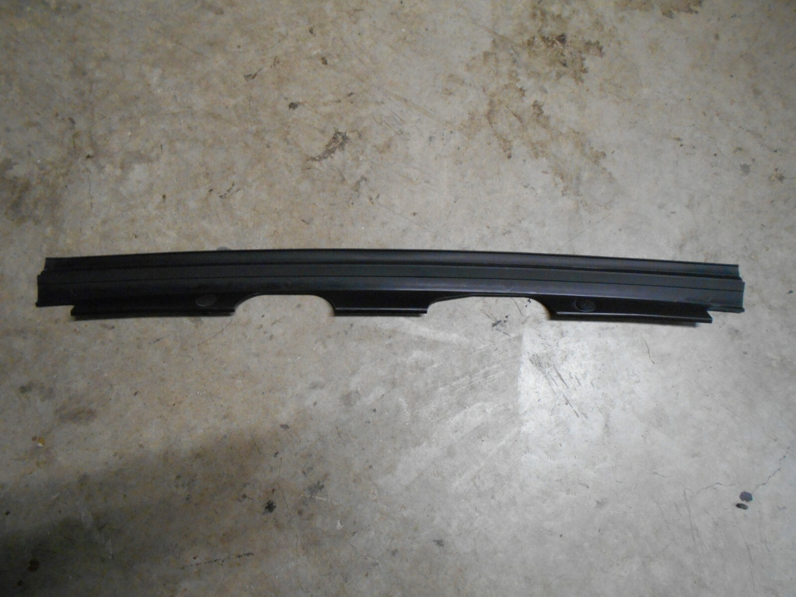 13-16 Escape Manual Rear Liftgate Snap In Plastic – Rubber Weatherstip Seal Trim