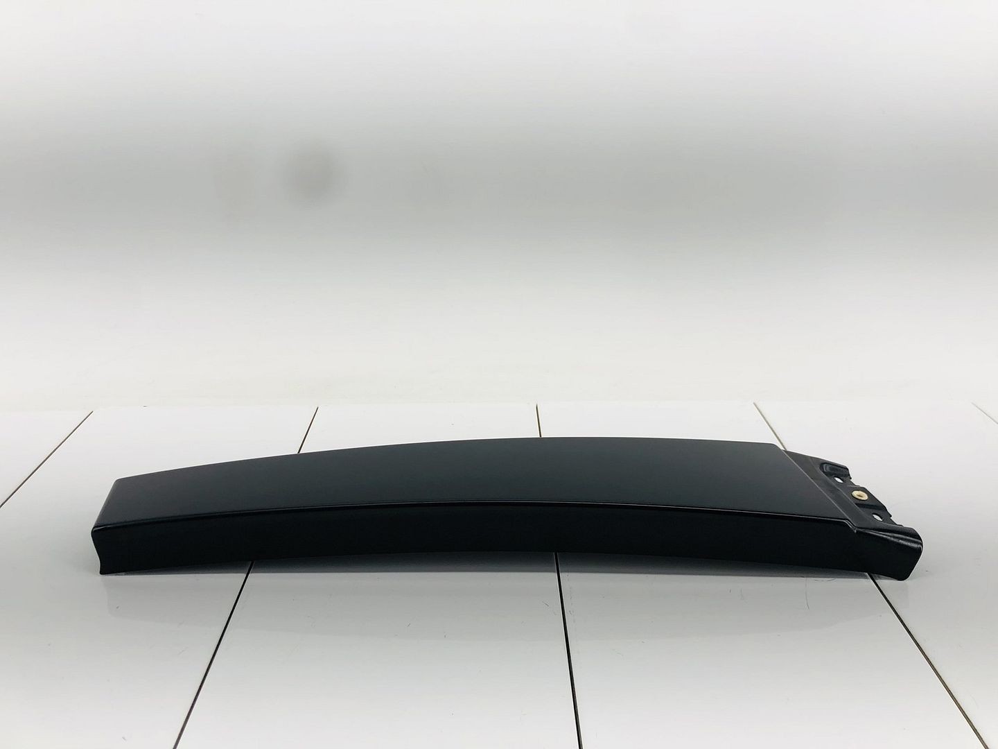 04-10 VOLKSWAGEN TOUAREG FRONT LEFT DRIVER SIDE DOOR PILLAR MOLDING OEM