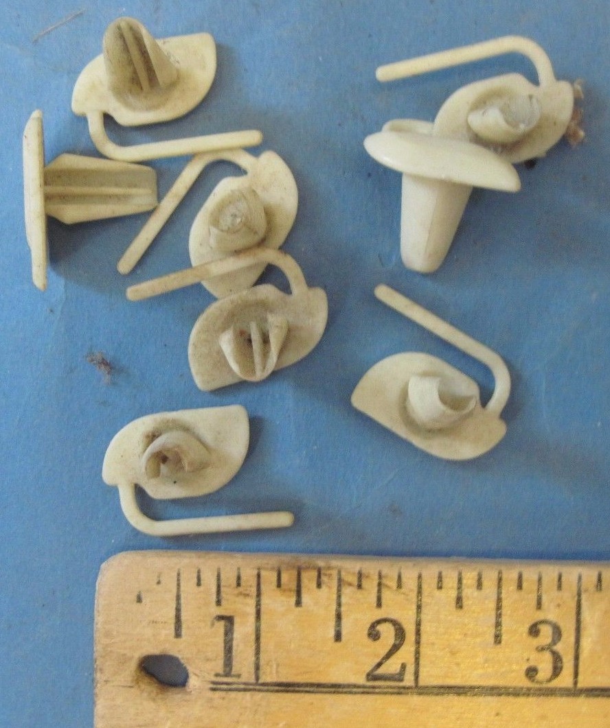 8 plastic molding clips see description