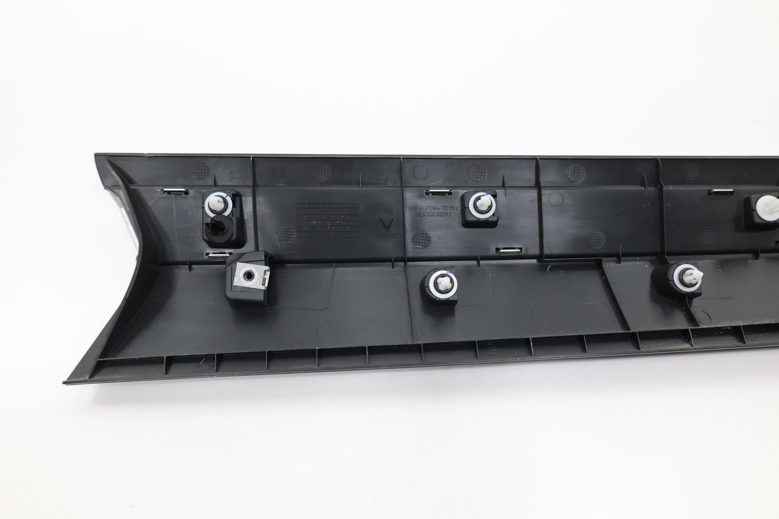 2023-2026 VINFAST VF 8 FRONT LEFT SIDE DOOR LOWER MOLDING COVER OEM BEX30032511