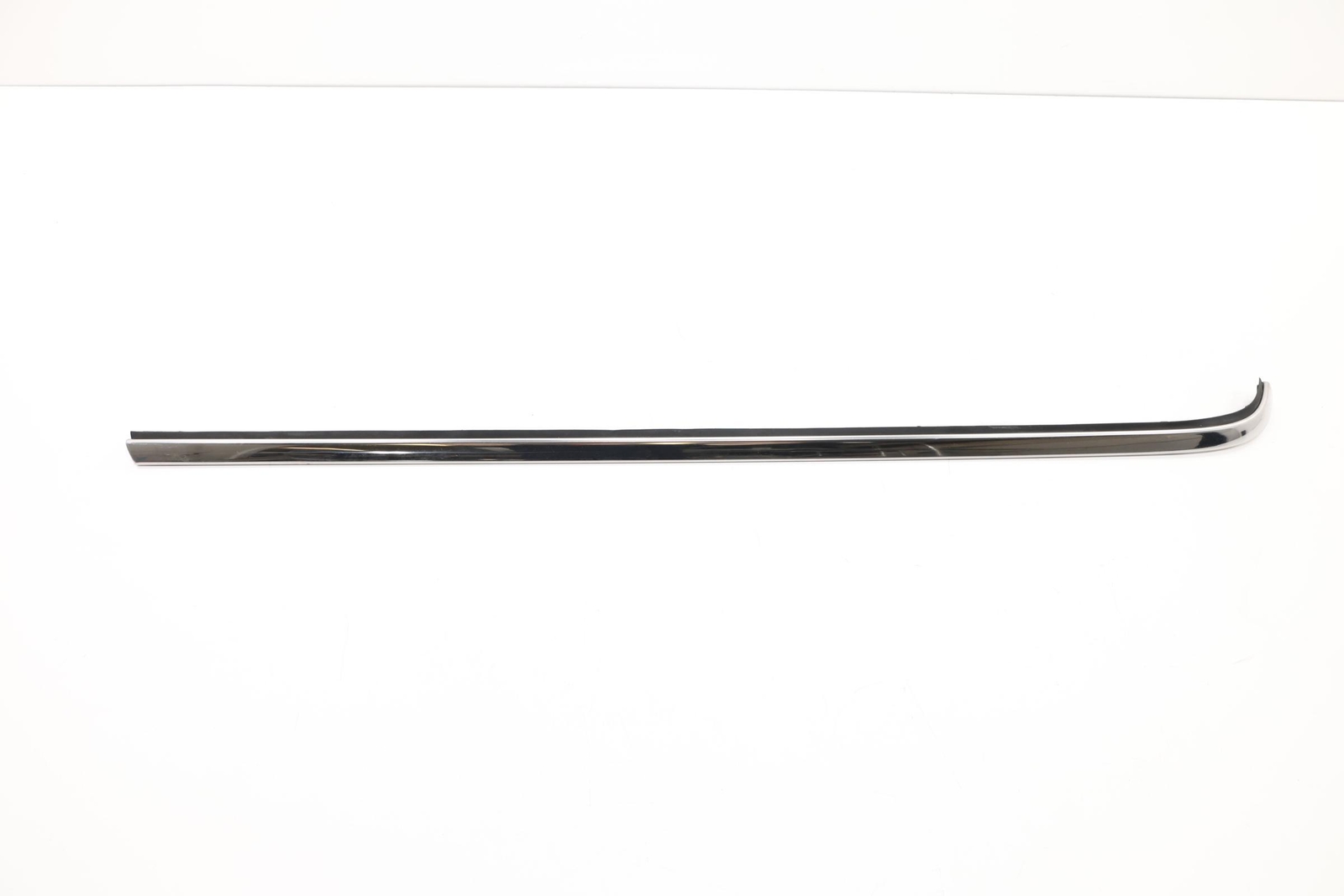 2018 – 2024 LINCOLN NAVIGATOR REAR LEFT QUARTER WINDOW BELT MOLDING 122.5″ OEM