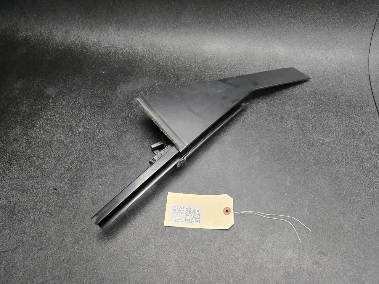 Rear Right Door Window Rear Side Molding 2022 Nissan Rogue 82290-6RR1A 2021-2025