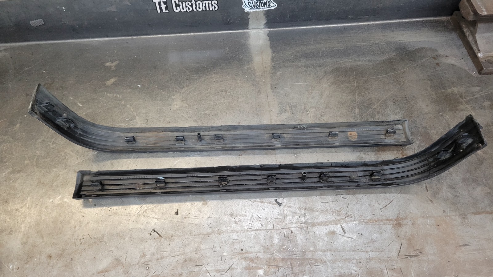1989-1991 K5 Suburban Blazer Jimmy R/V Series Fromt Bumper Impact Strips OEM GM