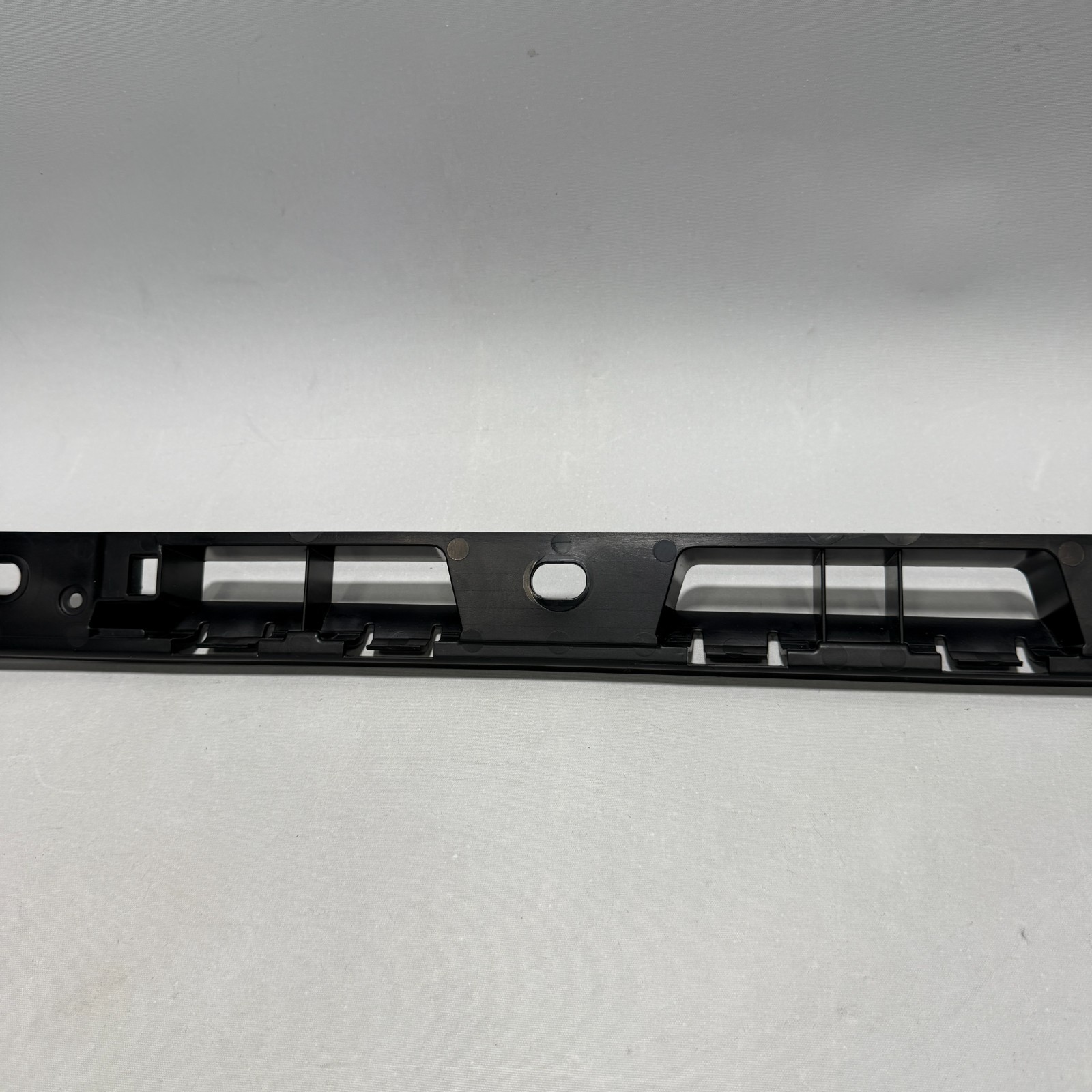 📌 2015-2026 PORSCHE MACAN LEFT SIDE SKIRT ROCKER PANEL BRACKET SET OF 2 OEM