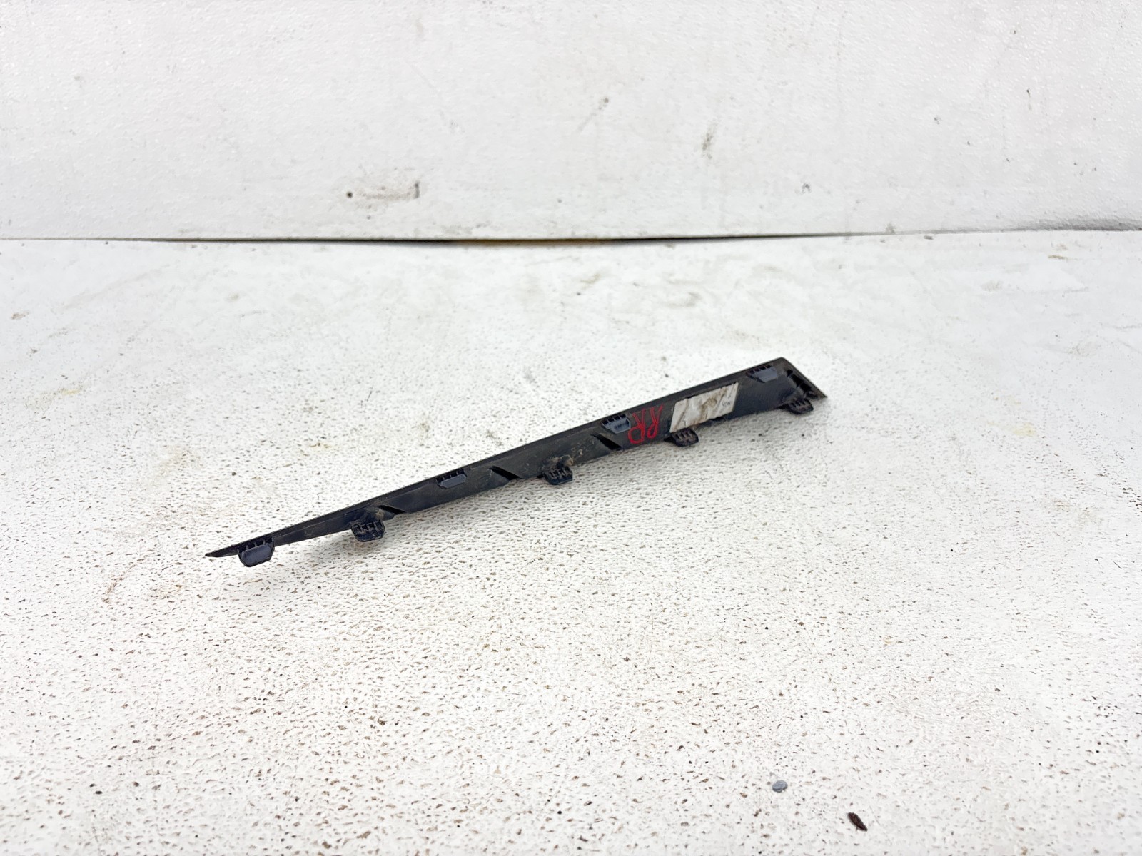 2024-2025 HYUNDAI SONATA PIECE REAR BUMPER MOLDING COVER RIGHT 86698-L1600EB OEM