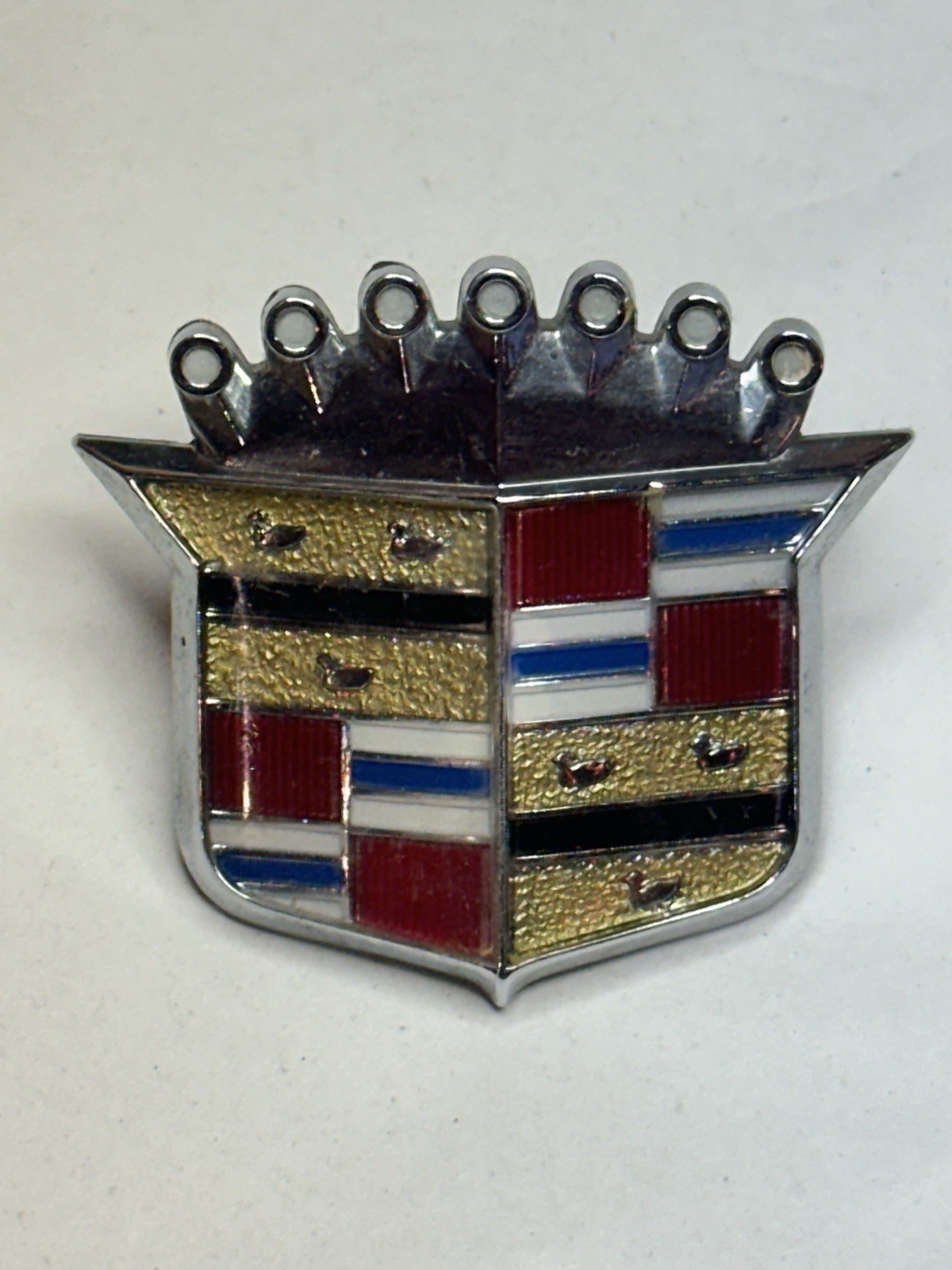 73 74 CADILLAC HOOD ORNAMENT CREST EMBLEM DEVILLE FLEETWOOD CALAIS 472 500