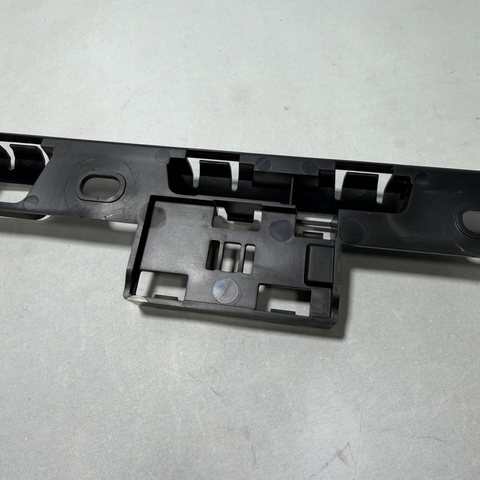 📌 2015-2026 PORSCHE MACAN LEFT SIDE SKIRT ROCKER PANEL BRACKET SET OF 2 OEM