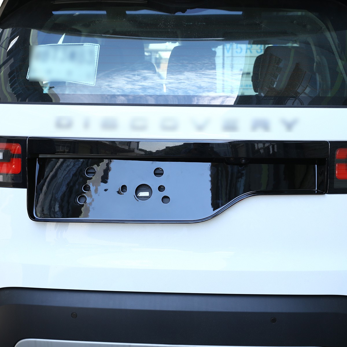 Glossy Piano Black Rear Trunk License Plate Frame For Land Rover Discovery 5​