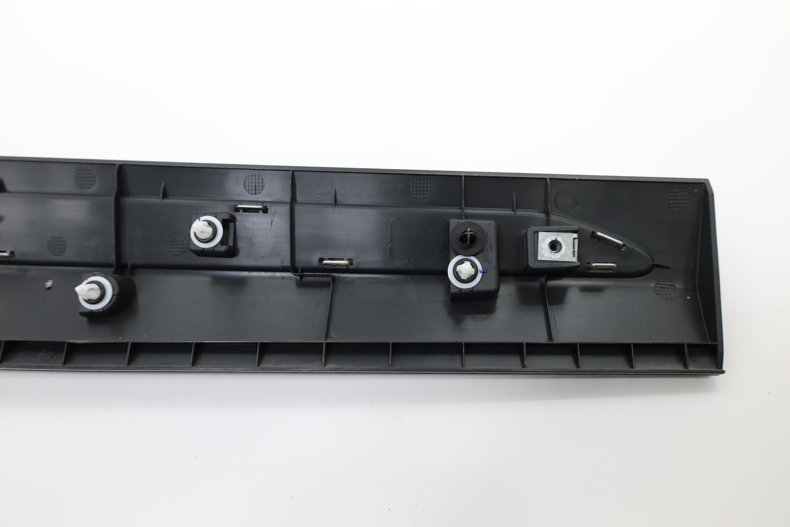 2023-2026 VINFAST VF 8 FRONT LEFT SIDE DOOR LOWER MOLDING COVER OEM BEX30032511