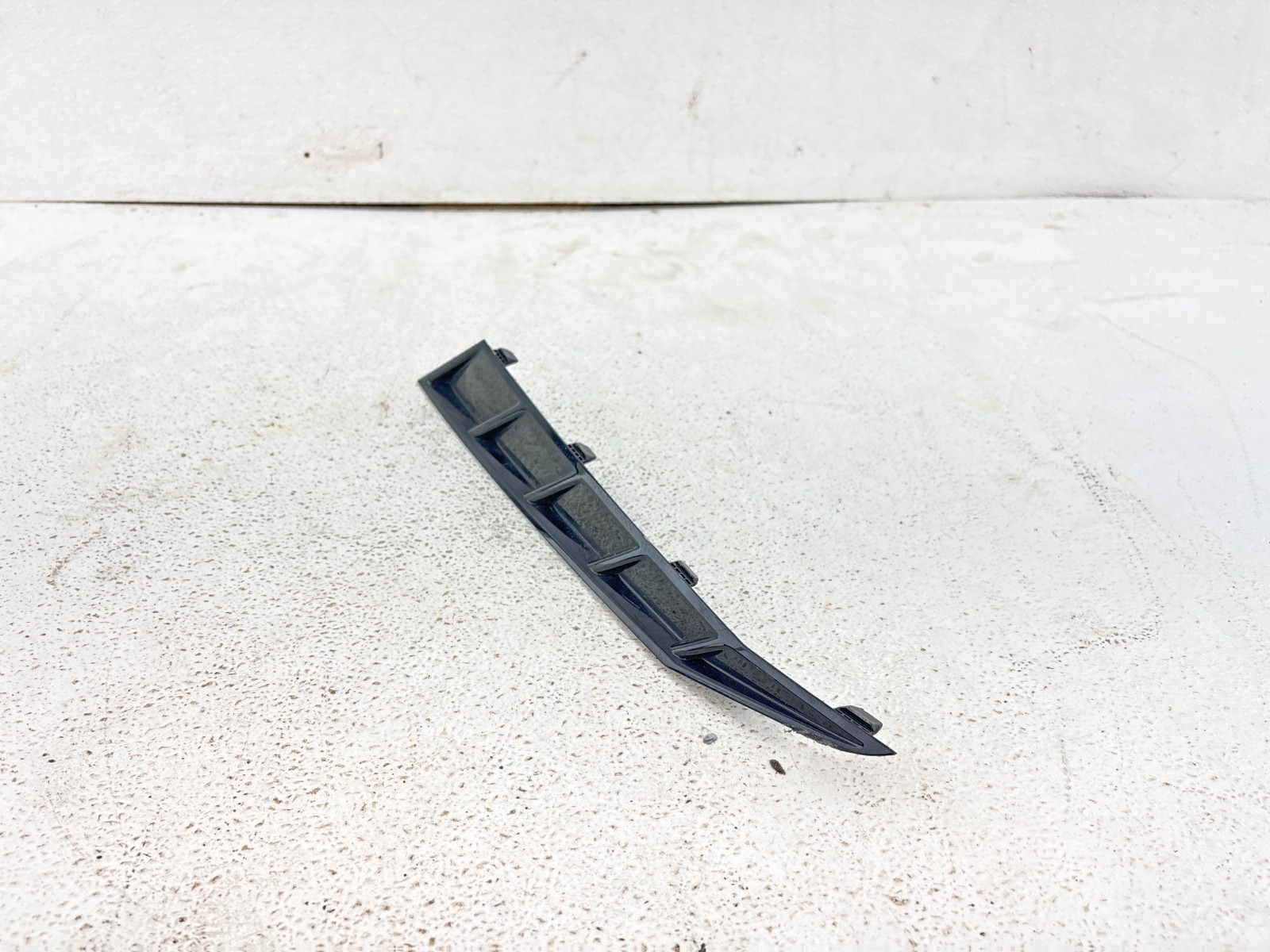 2024-2025 HYUNDAI SONATA PIECE REAR BUMPER MOLDING COVER RIGHT 86698-L1600EB OEM