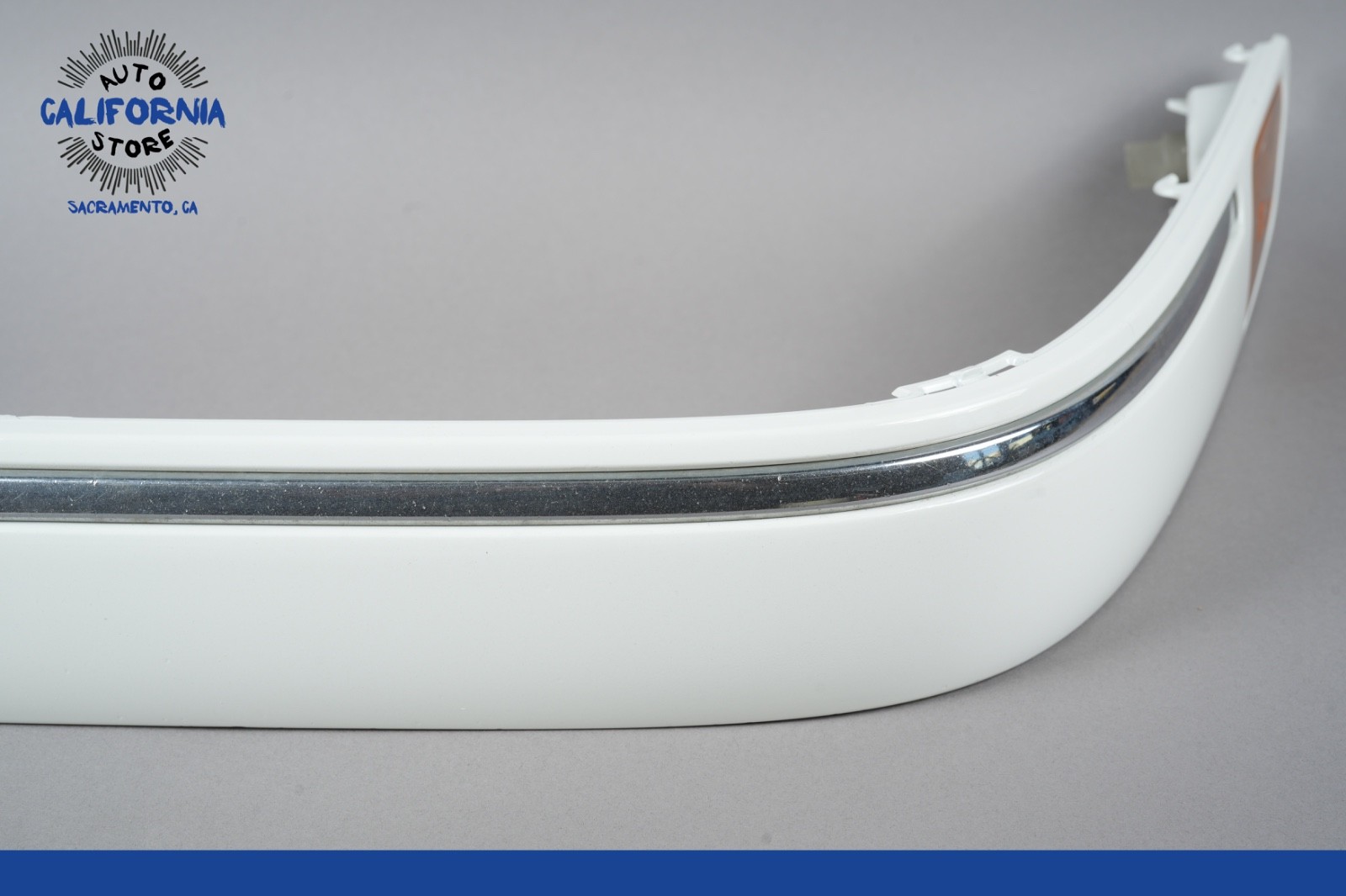 00-03 Mercedes W210 E320 E55 AMG Front Left Side Bumper Impact Strip Molding OEM