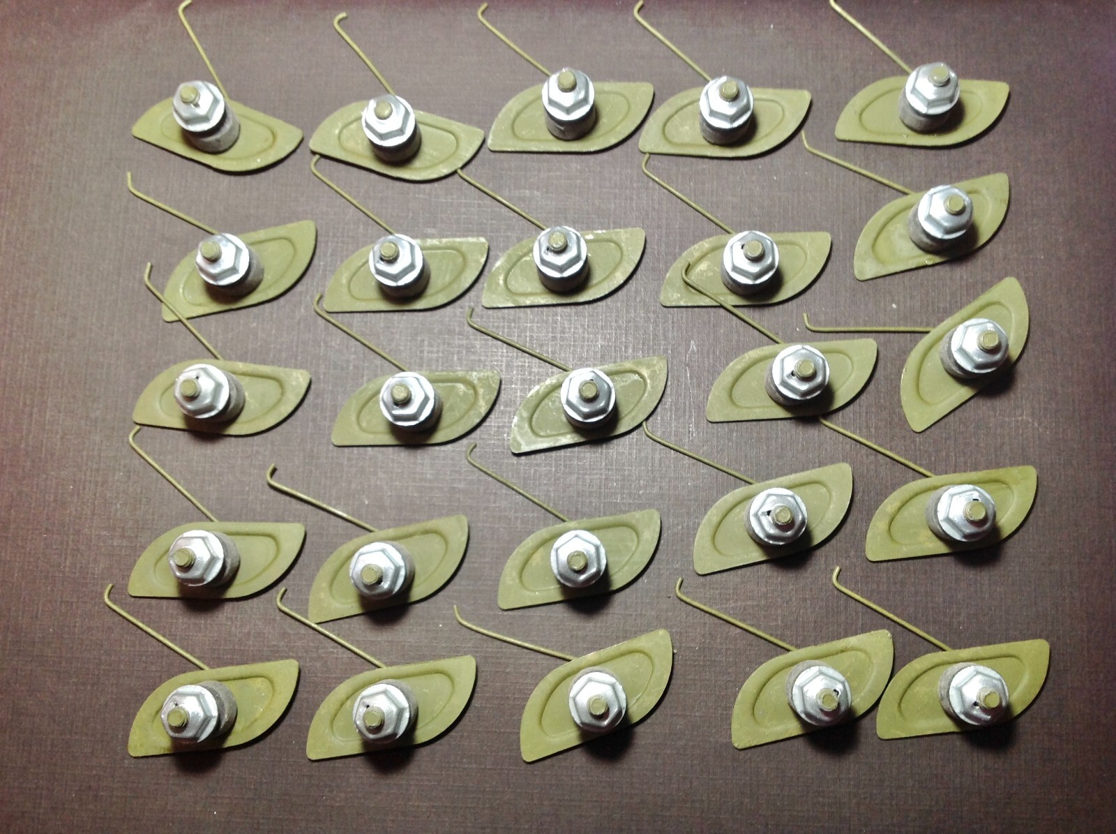 25 pcs 1955 1956 Pontiac door & fender moulding clips NORS 4637277 4730773