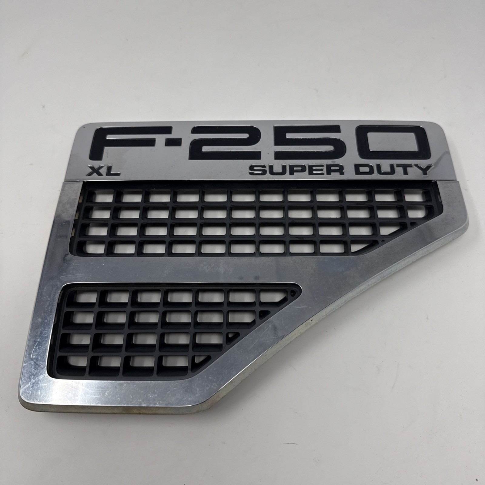 2008-2010 Ford F250 Super Duty XL Passenger Fender Emblem Badge Grille Trim OEM