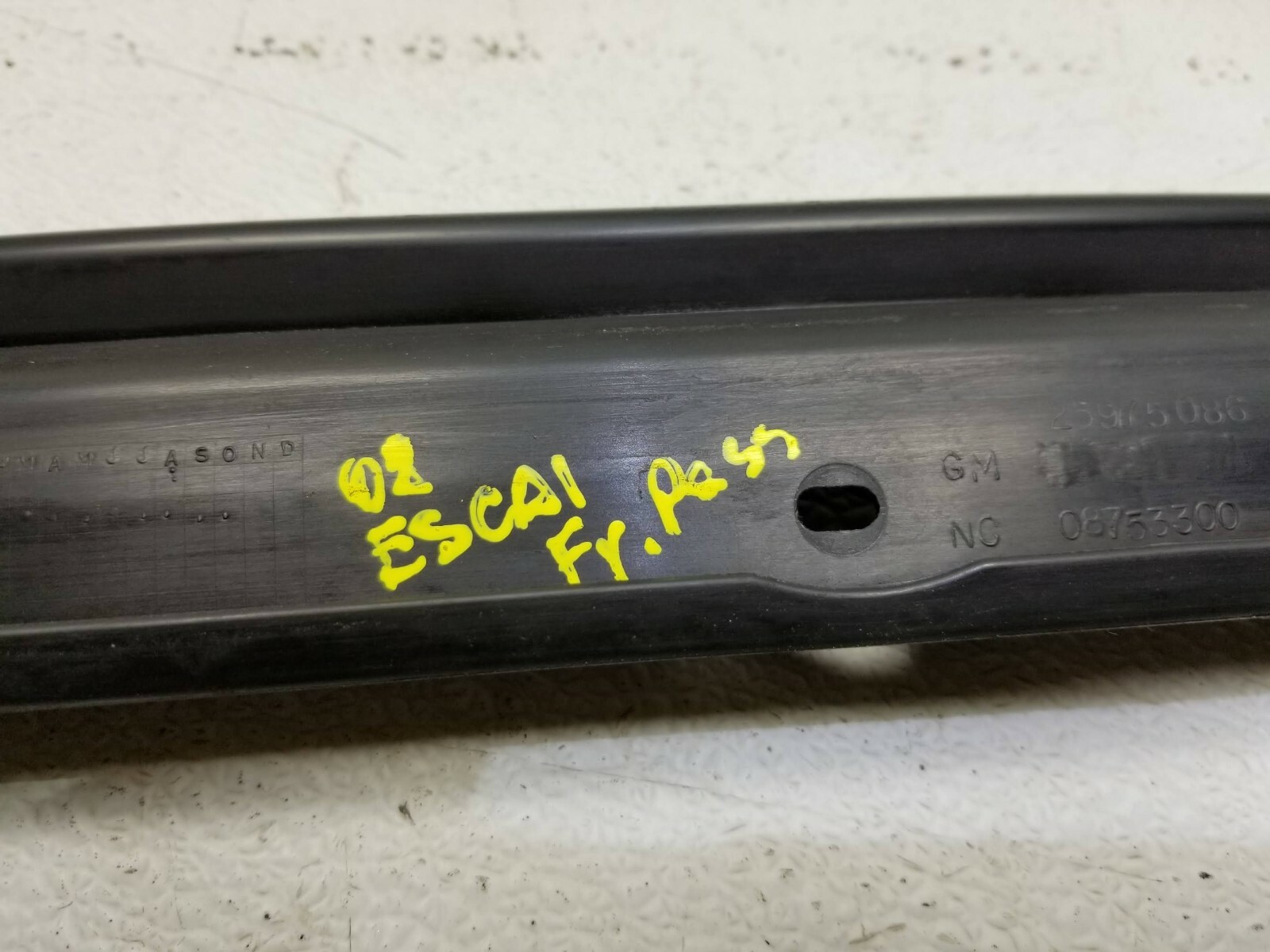 08 09 10 11 12 13 14 ESCALADE FRONT RIGHT PASS DOOR REVEAL MOLDING OEM