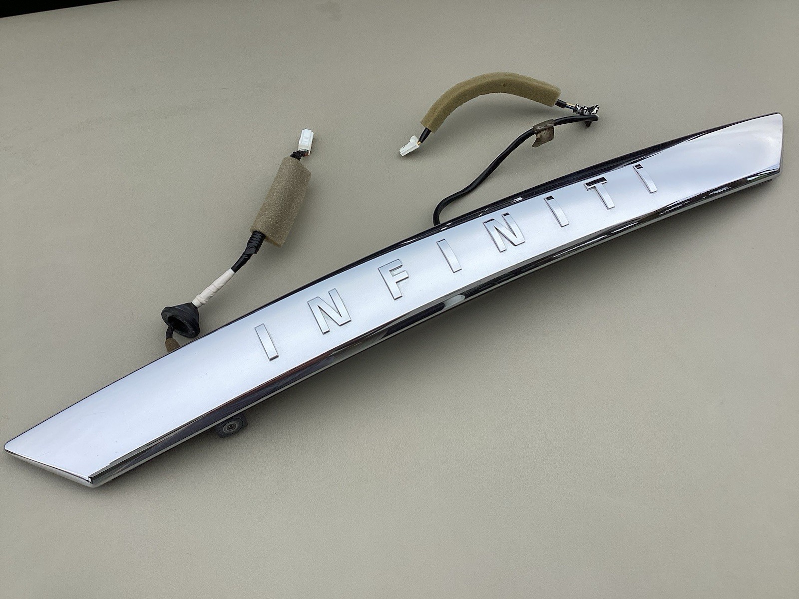 2011-2017 Infiniti QX56 QX80 Liftgate Chrome Trim Molding With Camera OEM *