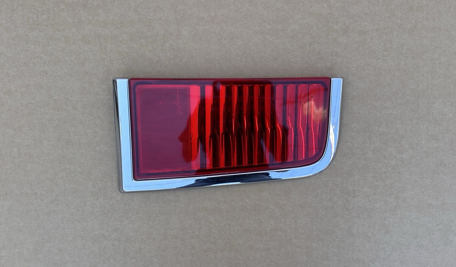 2006-2008 Lincoln Mark LT OEM Tailgate Reflectors Tail light Trim LH LEFT