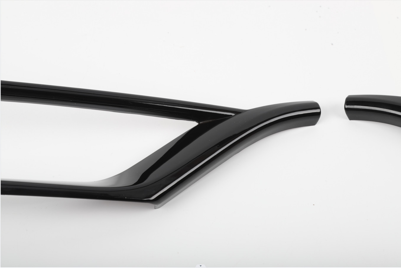 2Pcs Gloss Black Front Fog Light Cover Trim Bezels For Chrysler 300 2015-2023