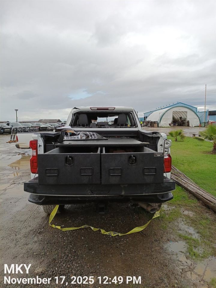 REAR BLK BUMPER ASSY OEM 20-23 CHEVROLET SILVRDO25