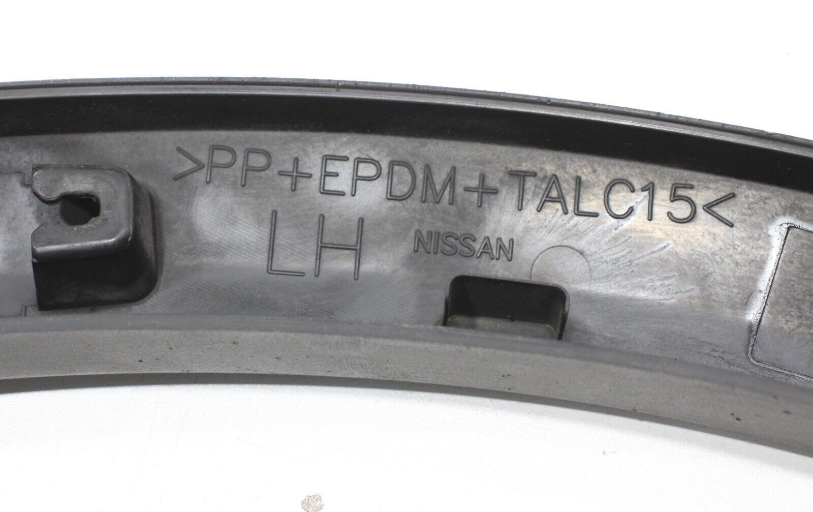 2014 – 2020 NISSAN ROGUE REAR LEFT SIDE QUARTER WHEEL ARCH FLARE MOLDING OEM