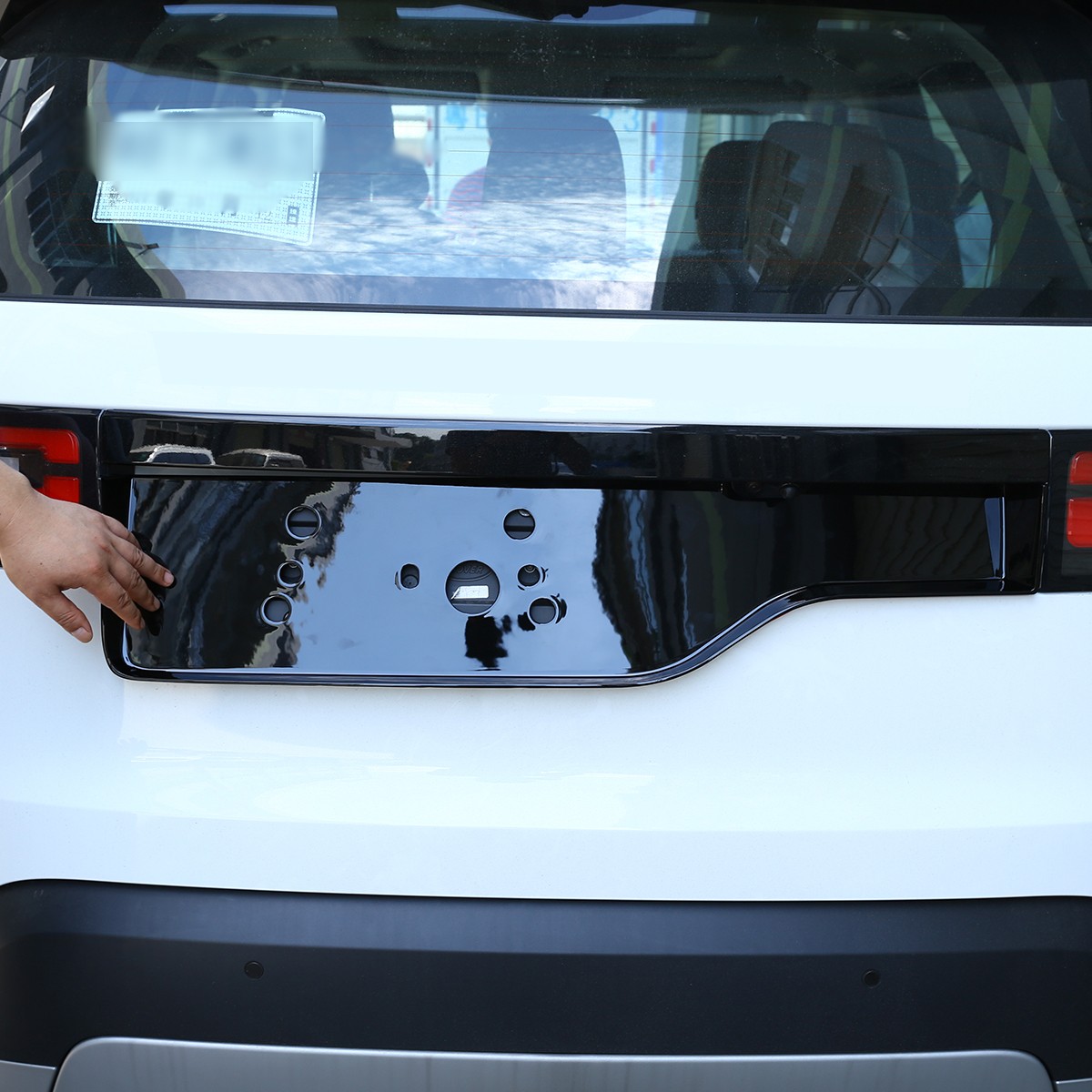 Glossy Piano Black Rear Trunk License Plate Frame For Land Rover Discovery 5​