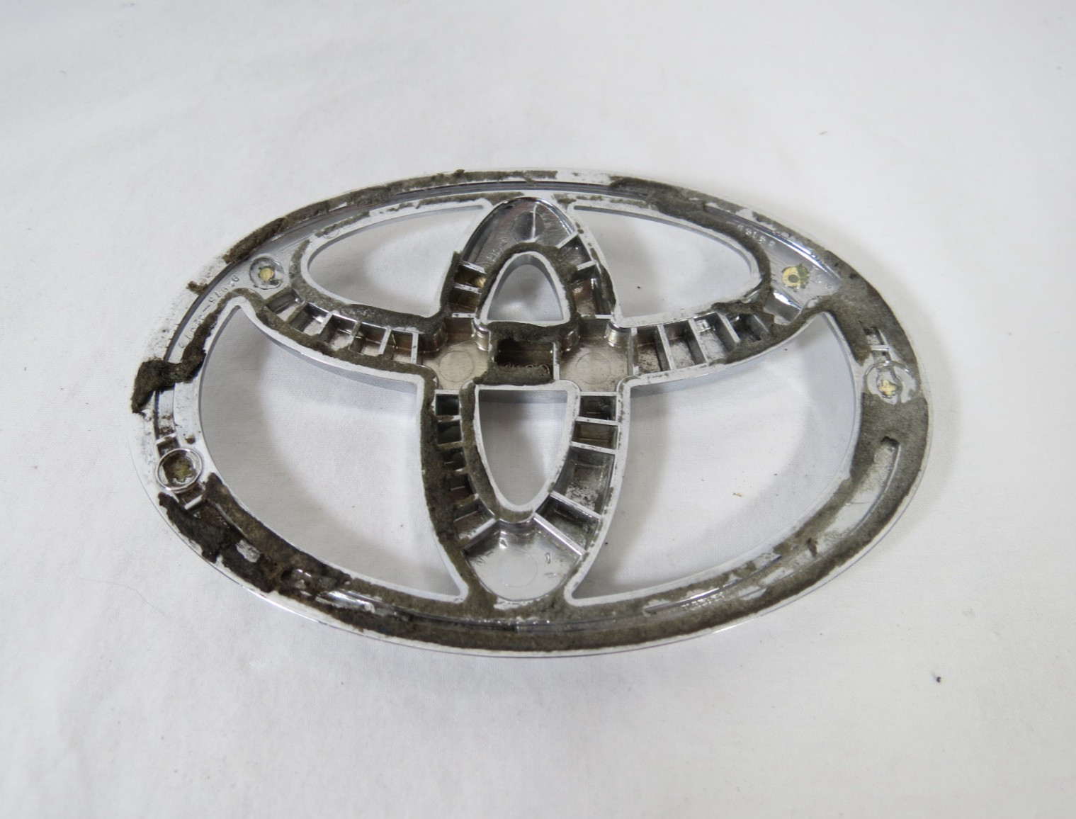 2004-2007 Toyota Highlander Front Grille Emblem Badge Symbol Logo Genuine OEM
