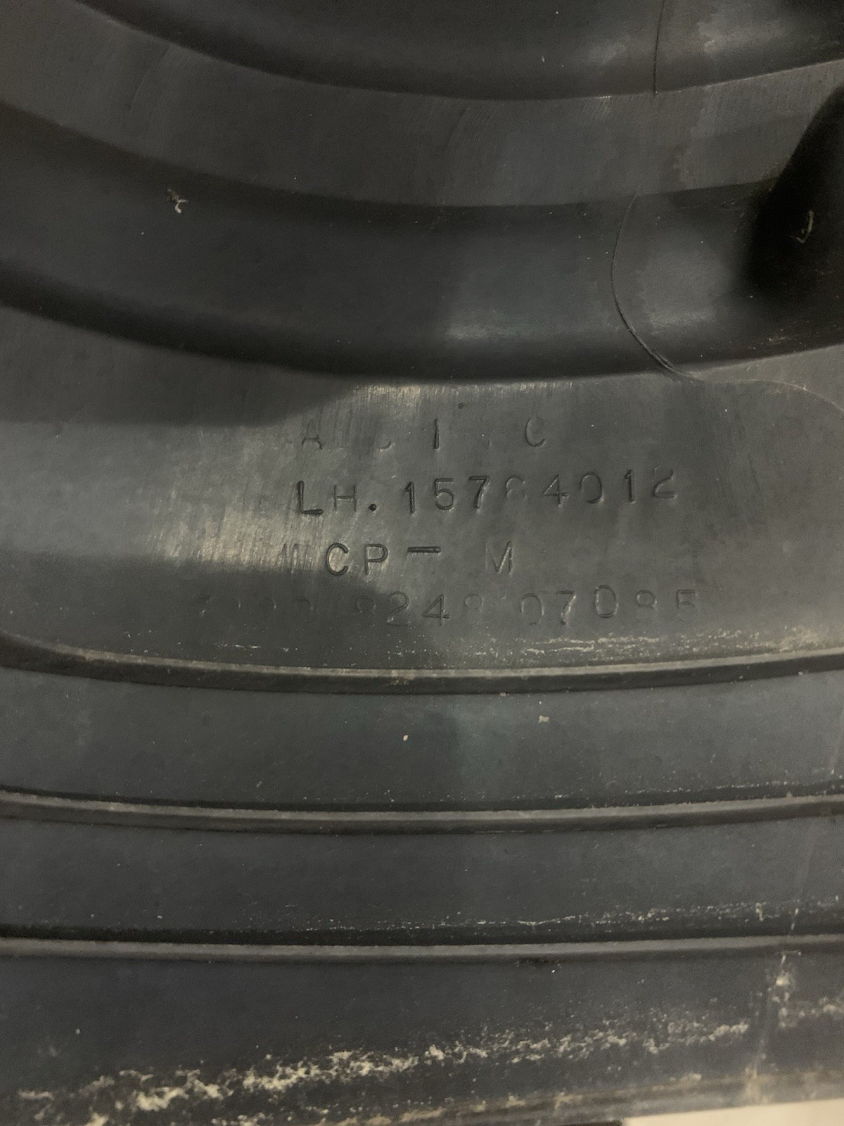 00-06 Suburban Tahoe Yukon Rear Left D Pillar Trim Used LH