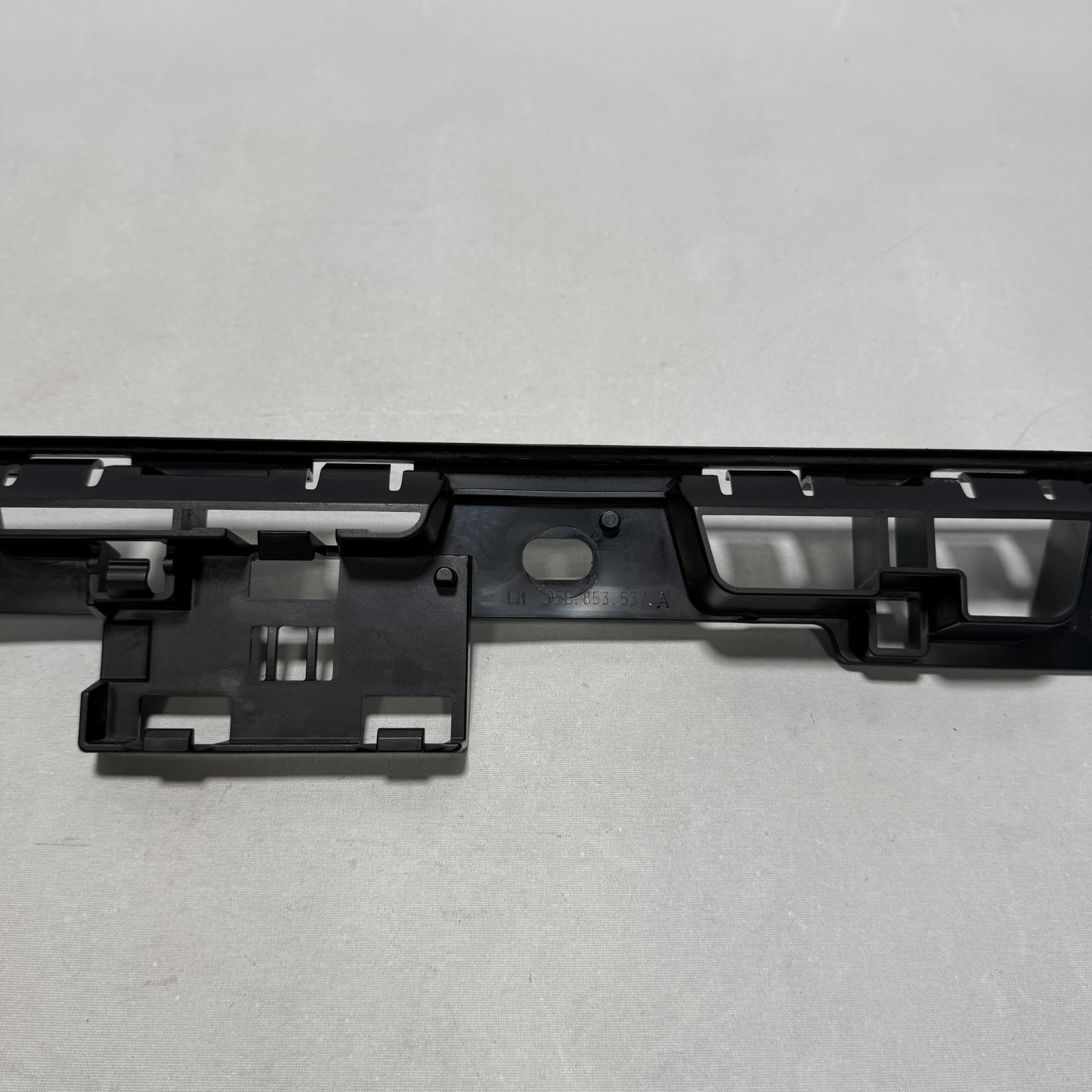 📌 2015-2026 PORSCHE MACAN LEFT SIDE SKIRT ROCKER PANEL BRACKET SET OF 2 OEM
