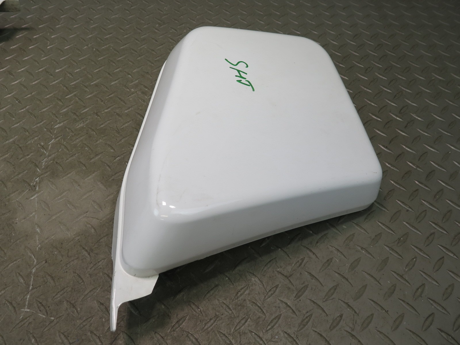 2003-2009 HUMMER H2 FRONT COWL VENT PANEL END CAP COVER MOLDING SET OF 2
