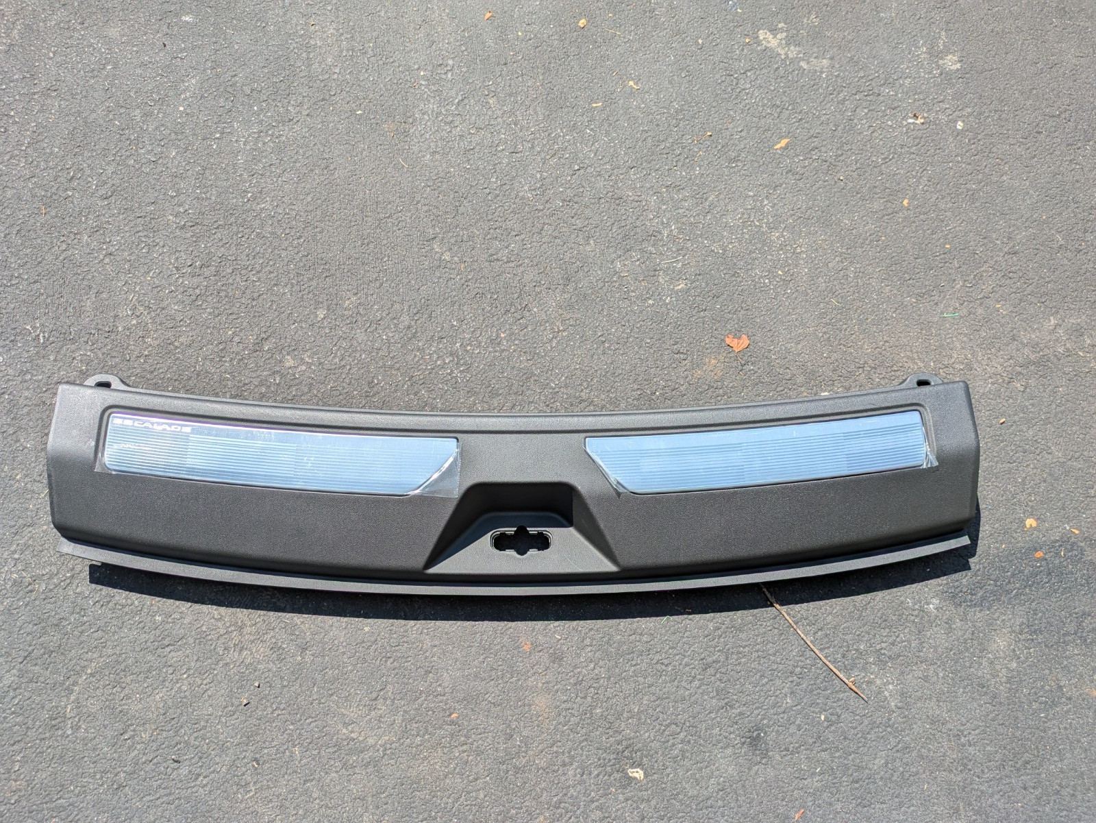 Genuine GM 85124298 Rear Sill Trim 2021-2026 Cadillac Escalade NEW take off