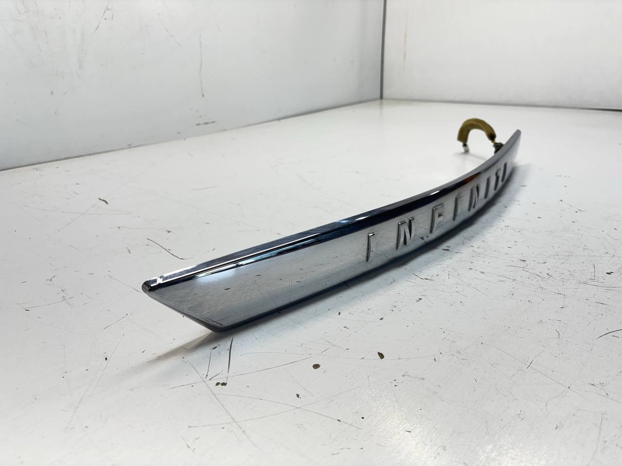 2011 Infiniti QX56 Rear Tailgate Upper Chrome Molding OEM 90816-1LA0A