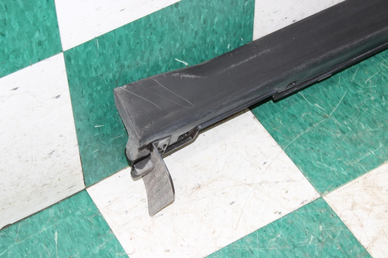 16-20 Sorento Black Passenger Right RH Side Skirt Rocker Molding Trim Unit OEM