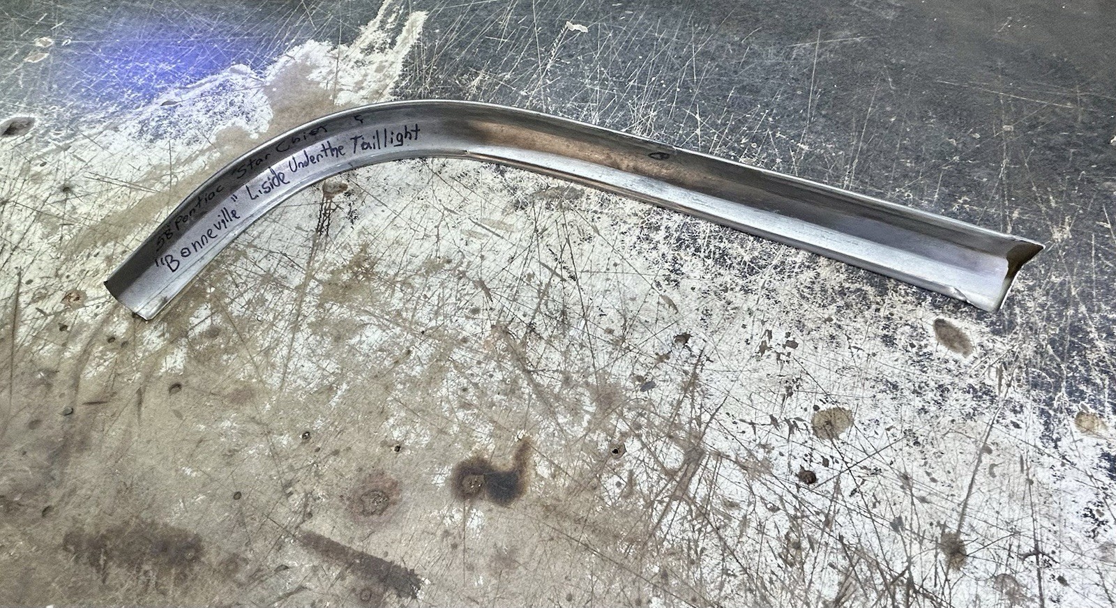 1958 PONTIAC “STAR CHIEF” & “BONNEVILLE” L. REAR 1/4 LOWER WRAPA ROUND TRIM A+