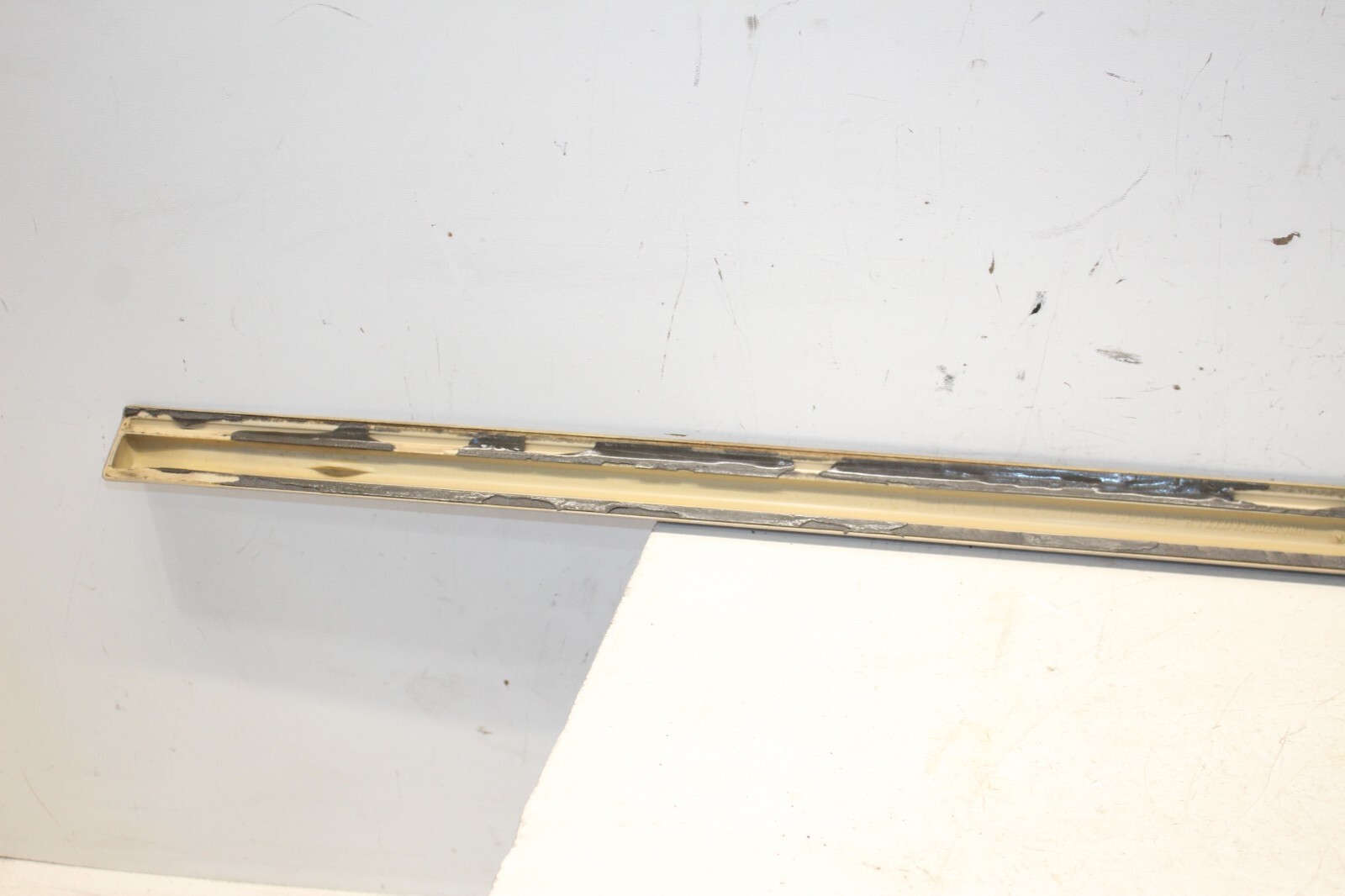 1998-2003 JAGUAR XJ8 FRONT LEFT DRIVER SIDE DOOR MOLDING HNA5707AA OEM