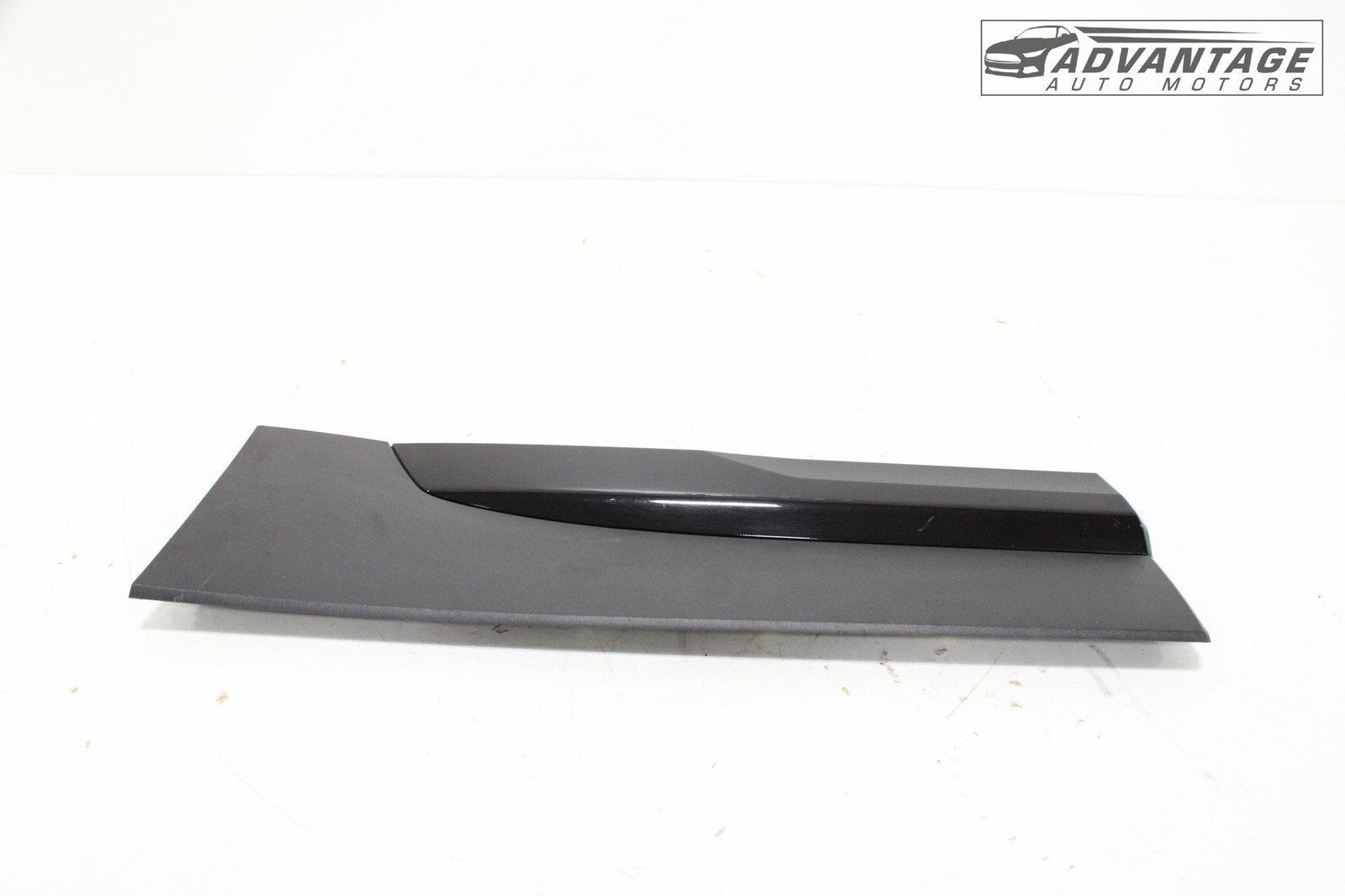 2019-2025 CADILLAC XT4 REAR LEFT SIDE DOOR LOWER MOLDING COVER TRIM OEM