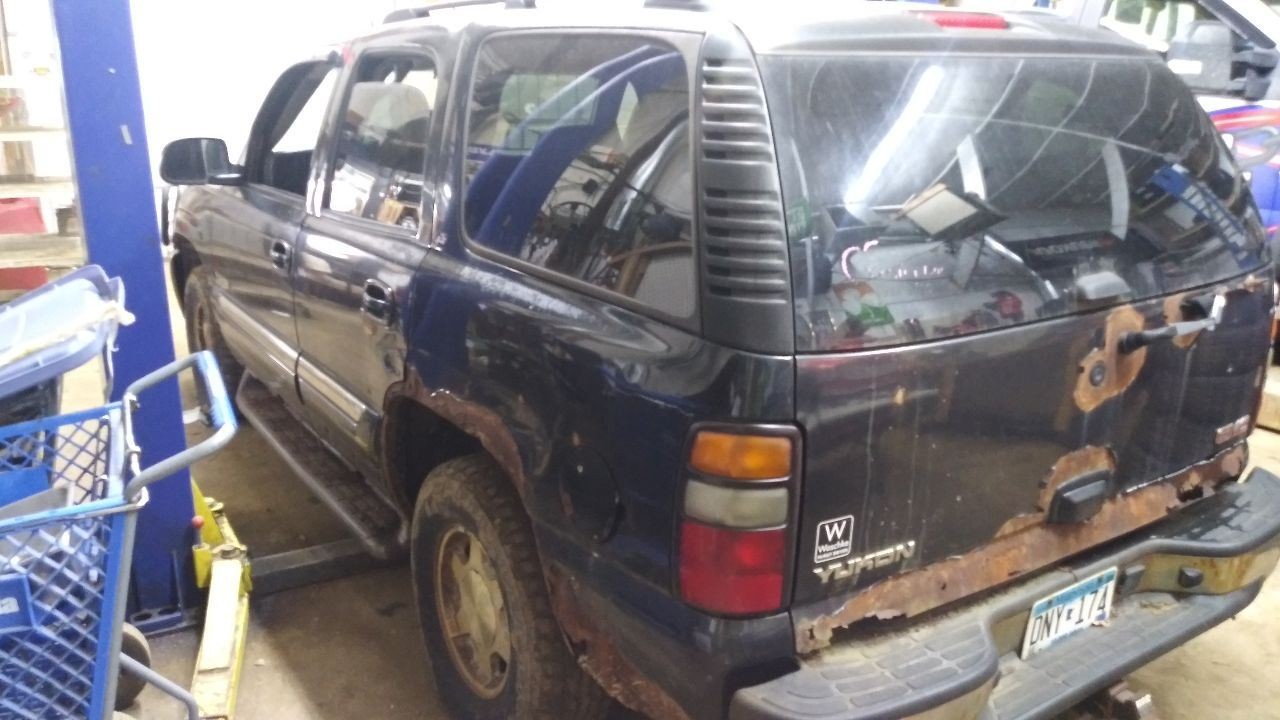 Rear Passenger Exterior Pillar Molding 15764014 Fits 00-06 TAHOE