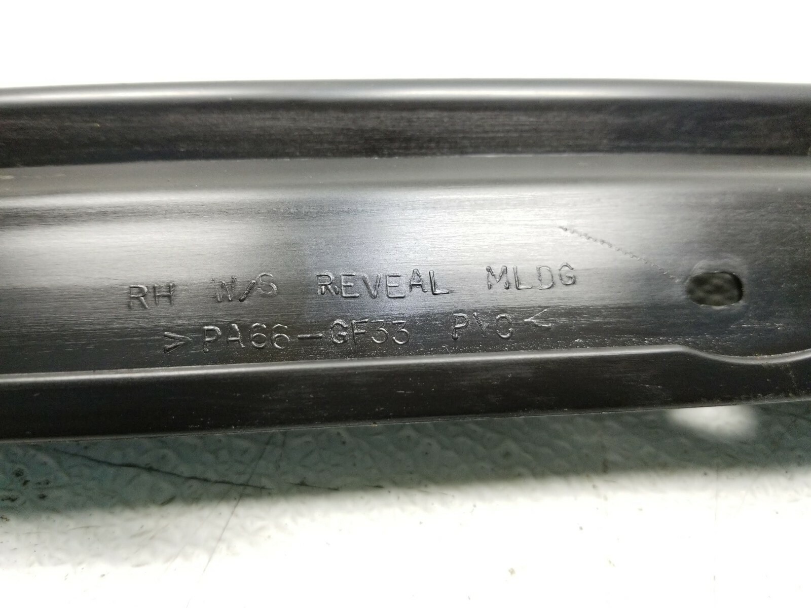 08 09 10 11 12 13 14 ESCALADE FRONT RIGHT PASS DOOR REVEAL MOLDING OEM