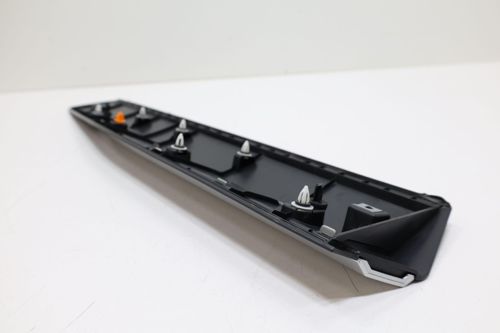 2023-2026 VINFAST VF 8 REAR RIGHT SIDE DOOR LOWER MOLDING PANEL OEM BEX30035218