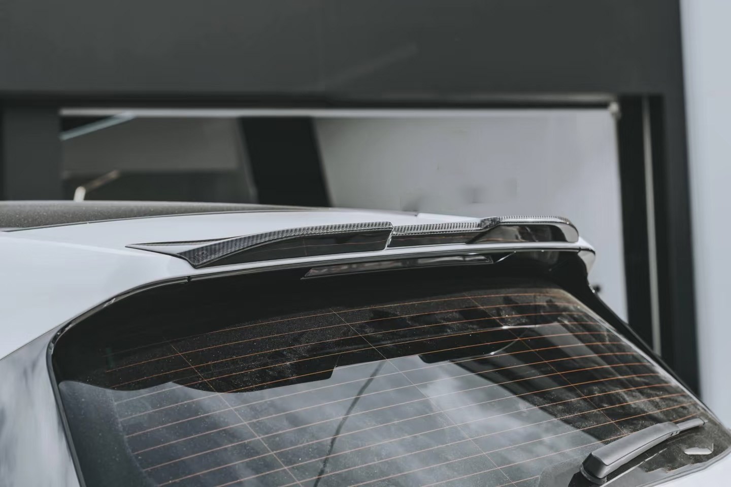 Unpainted FRP/Glossy Black/Carbon Fiber Rear Roof Spoiler Wing Fits BMW iX 22-25