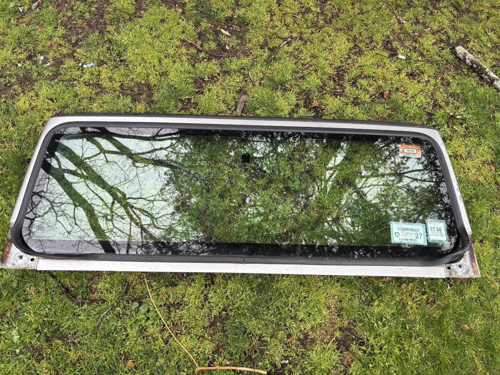 97-02 JEEP Wrangler TJ MOVEABLE WINDSHIELD FRAME WIITH GLASS clean condition gre