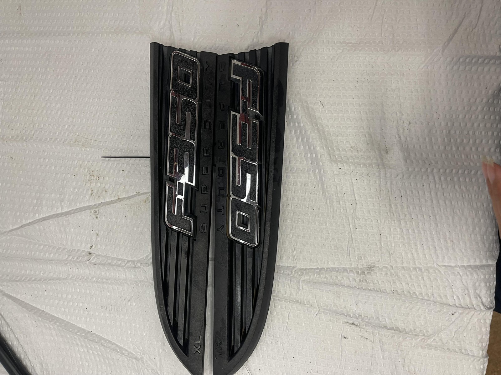 11-16 FORD F350 SD PICKUP Fender Moulding Lh And Rh Are Included With This Price