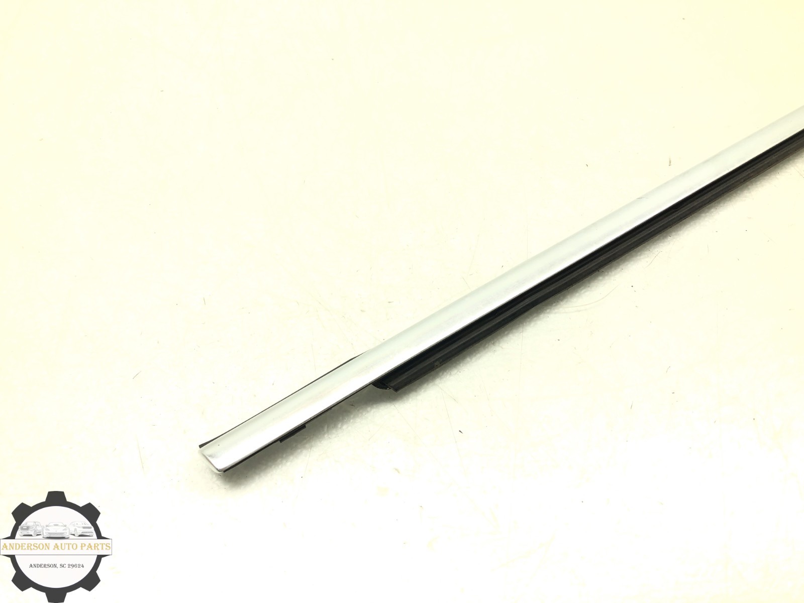 2019-2024 INFINITI QX50 RIGHT PASSENGER FRONT DOOR WINDOW BELT MOLDING OEM