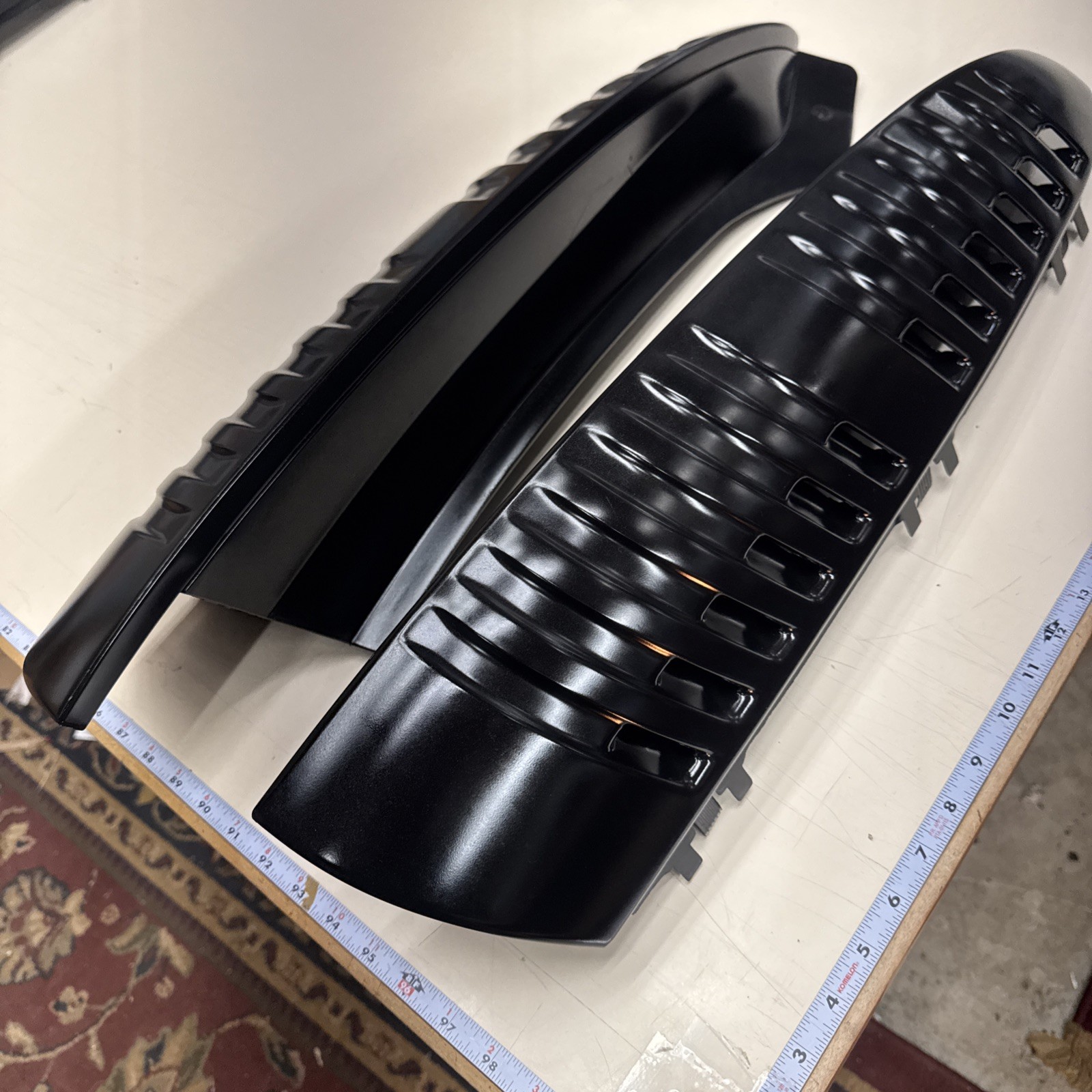 CHEVY GMC SUBURBAN TAHOE YUKON LEFT RIGHT REAR D PILLAR TRIM MOLDING PANEL 00-06