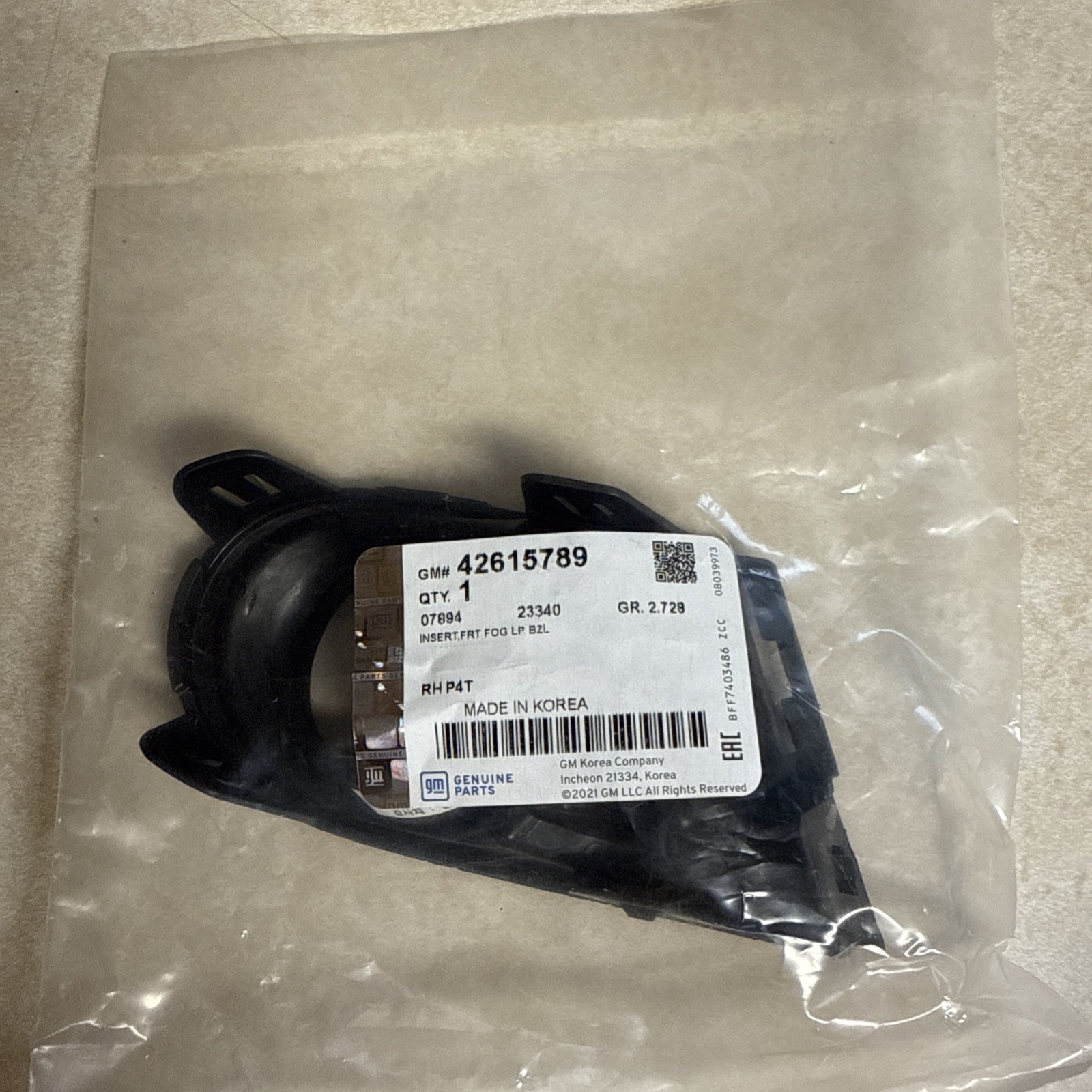 Genuine GM Front Passenger Side Fog Lamp Bezel Insert 42615789