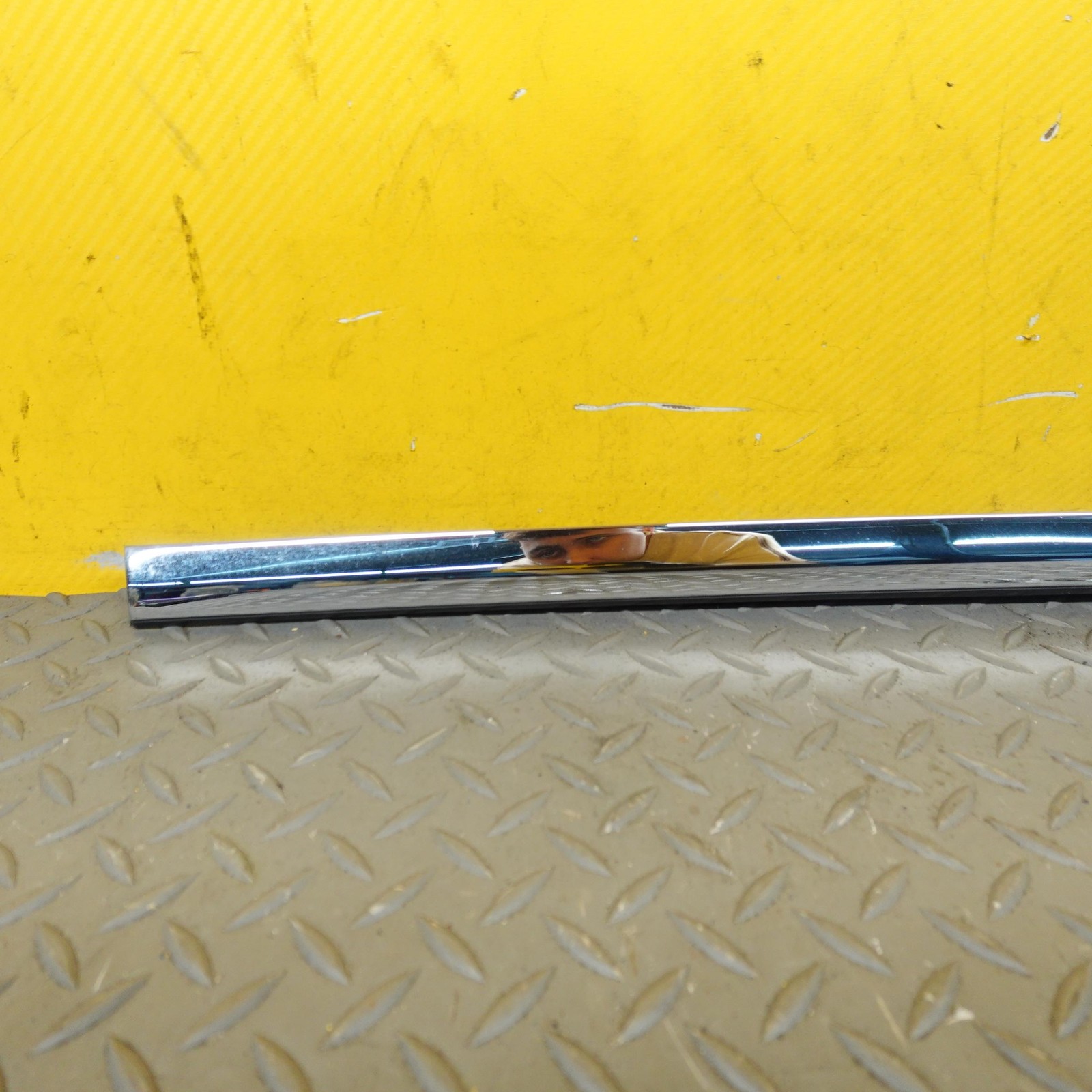 2016-2020 TESLA MODEL X FRONT RIGHT PASSENGER SIDE DOOR WINDOW BELT MOLDING OEM